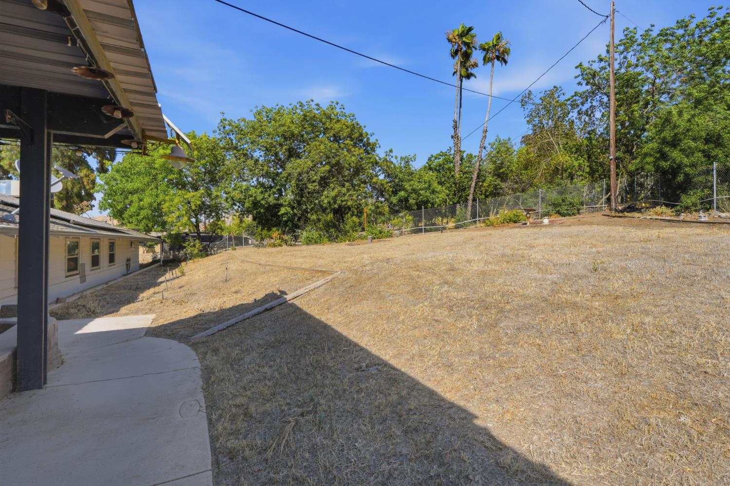 84 S Park St, Porterville, CA 93257