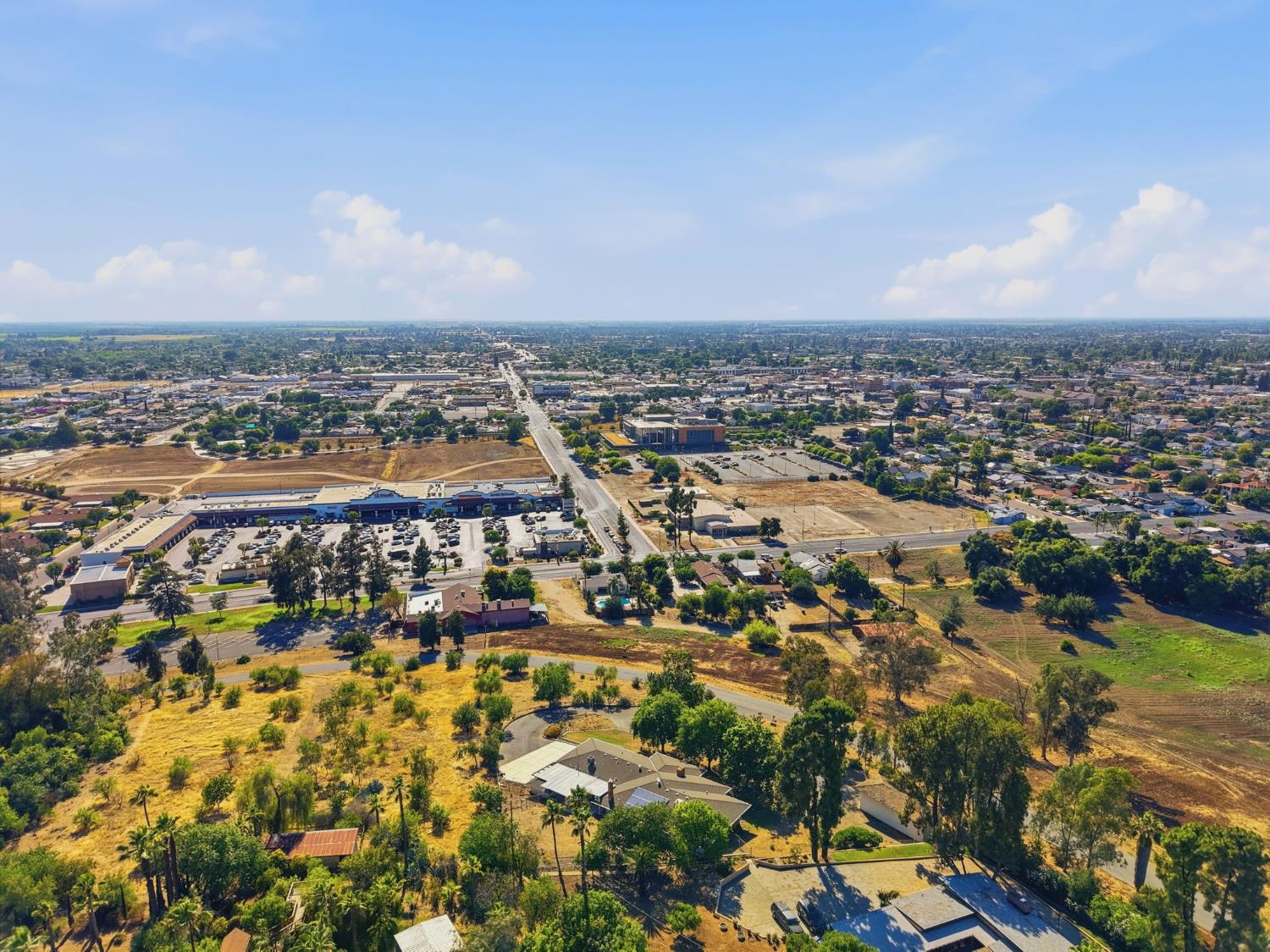 84 S Park St, Porterville, CA 93257