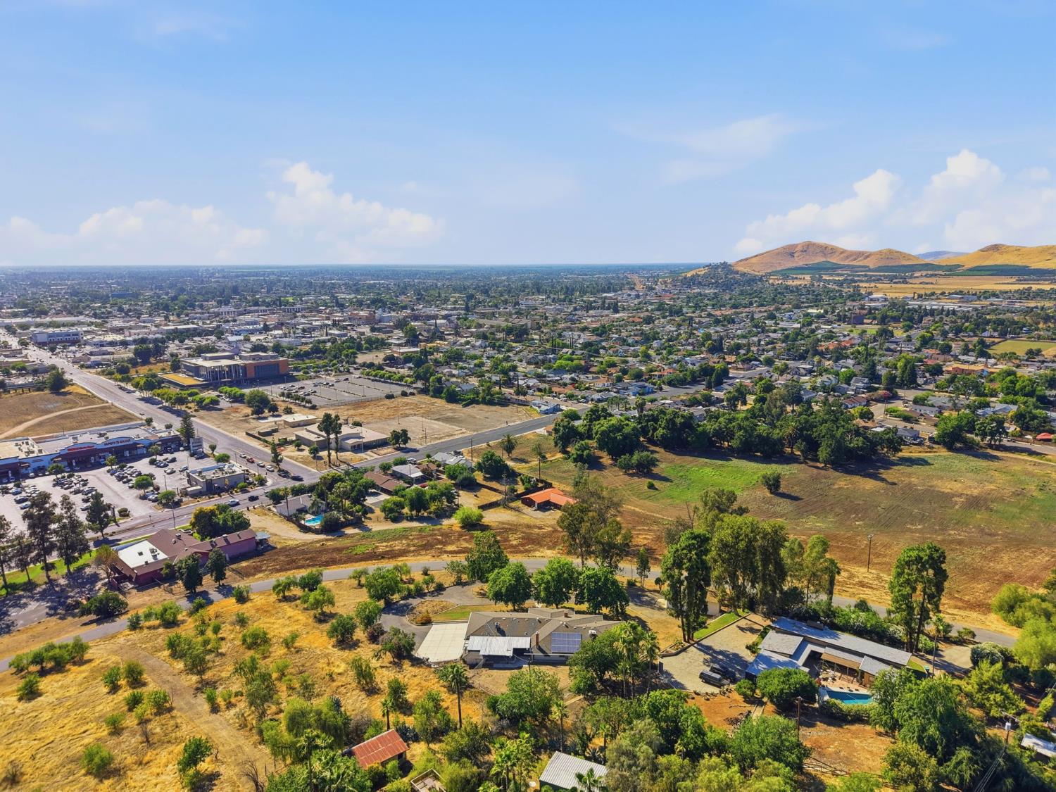 84 S Park St, Porterville, CA 93257