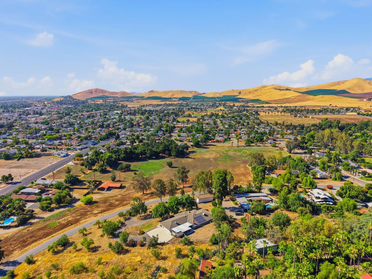 84 S Park St, Porterville, CA 93257