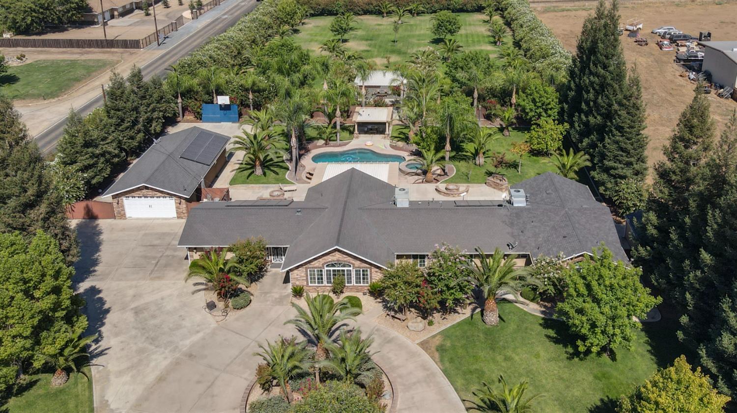 7010 S Frankwood Ave, Reedley, CA 93654