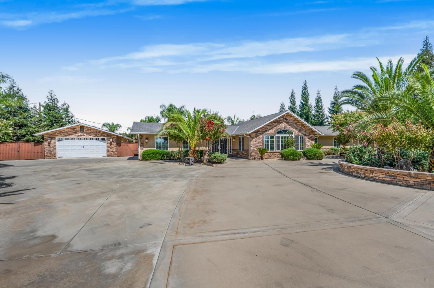7010 S Frankwood Ave, Reedley, CA 93654