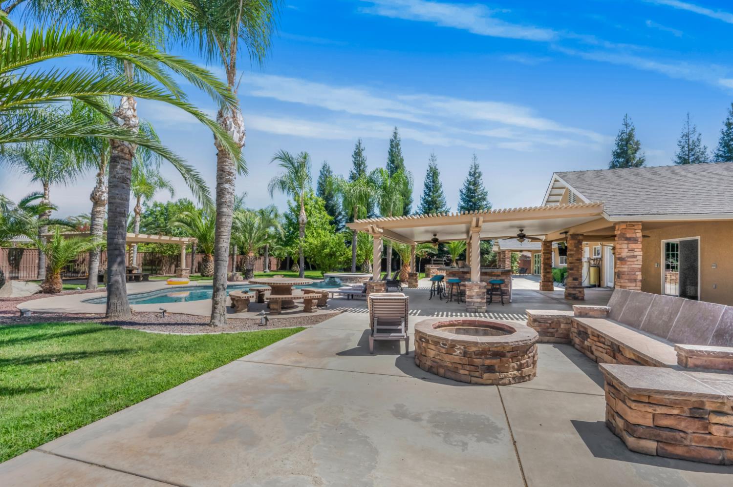 7010 S Frankwood Ave, Reedley, CA 93654