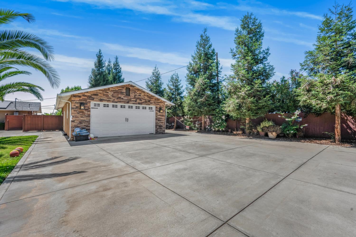 7010 S Frankwood Ave, Reedley, CA 93654