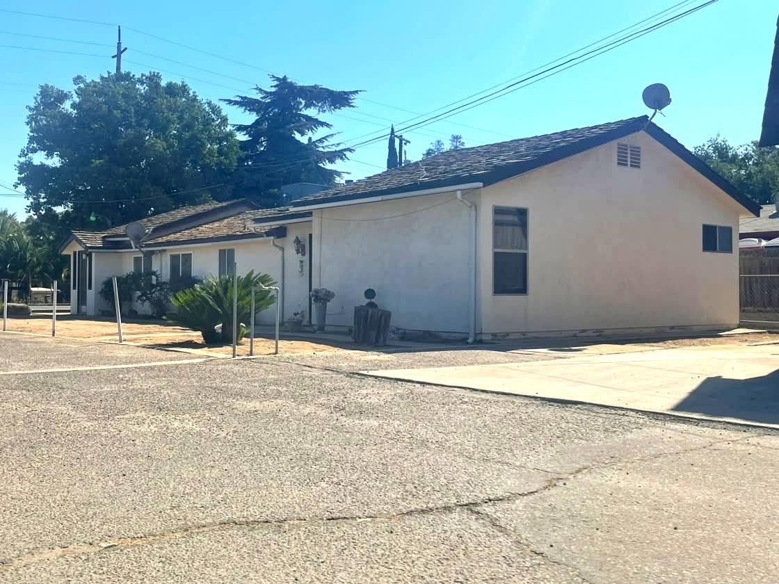 2061 N Cornelia, Fresno, CA 93722