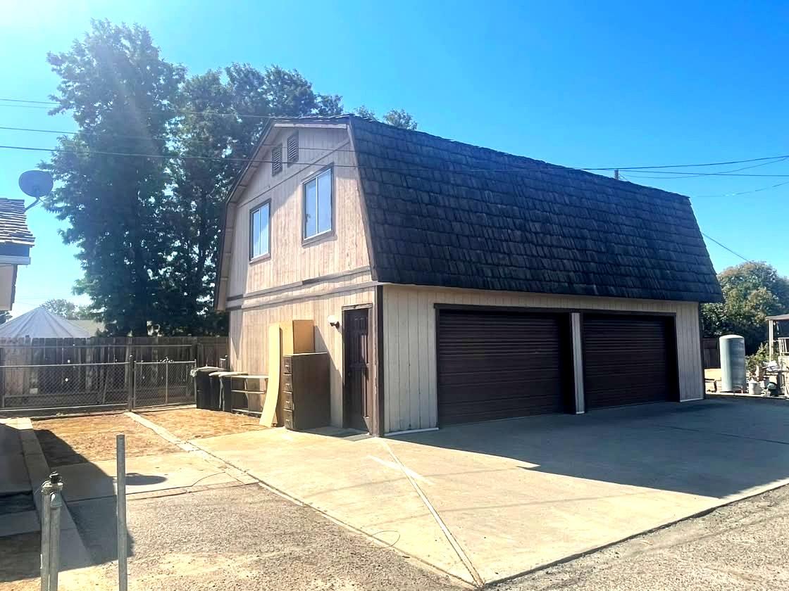 2061 N Cornelia, Fresno, CA 93722