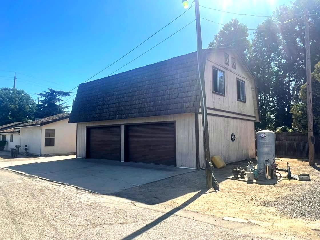 2061 N Cornelia, Fresno, CA 93722
