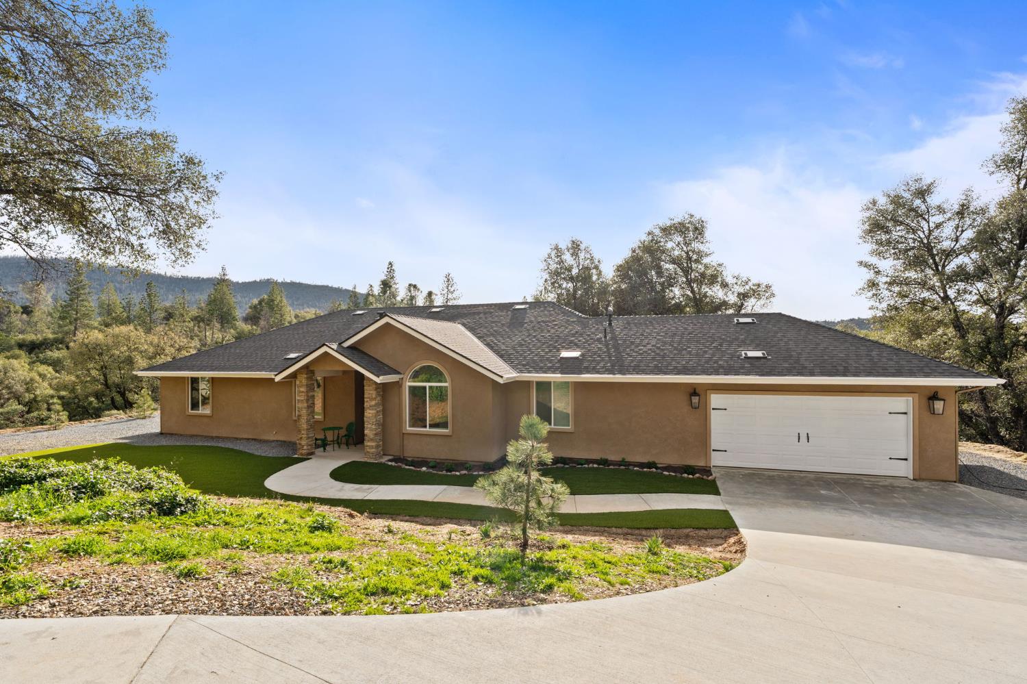 38614 Bon Veu Cir, Oakhurst, CA 93644