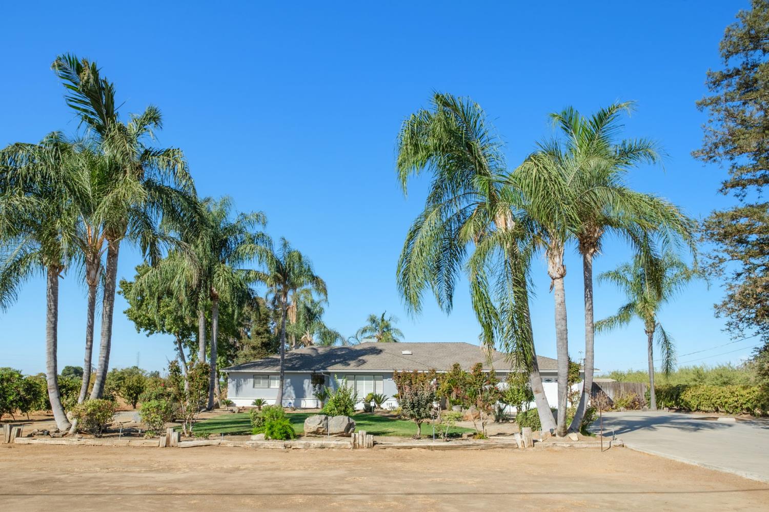291 S Locan Ave, Fresno, CA 93737