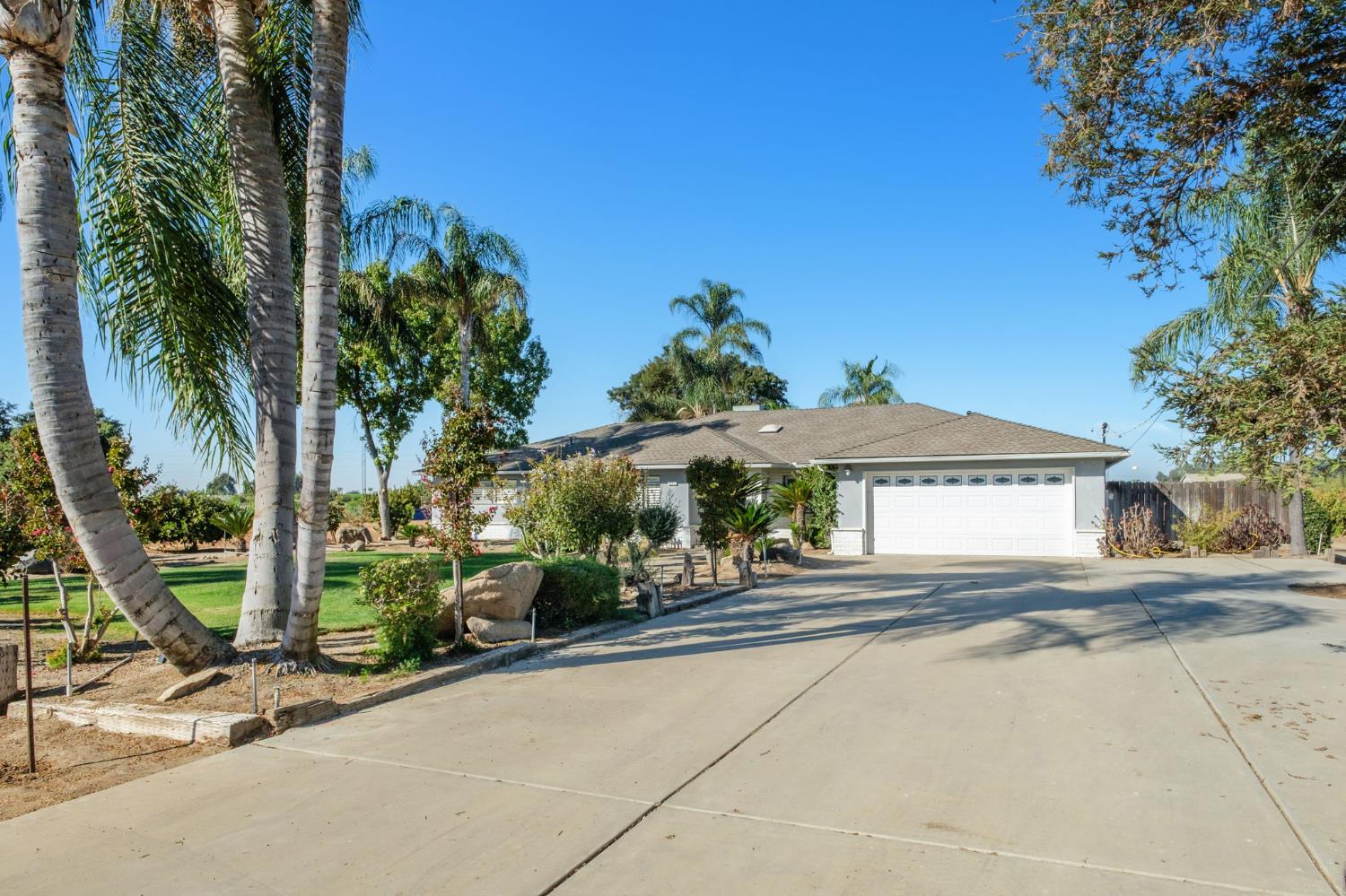 291 S Locan Ave, Fresno, CA 93737