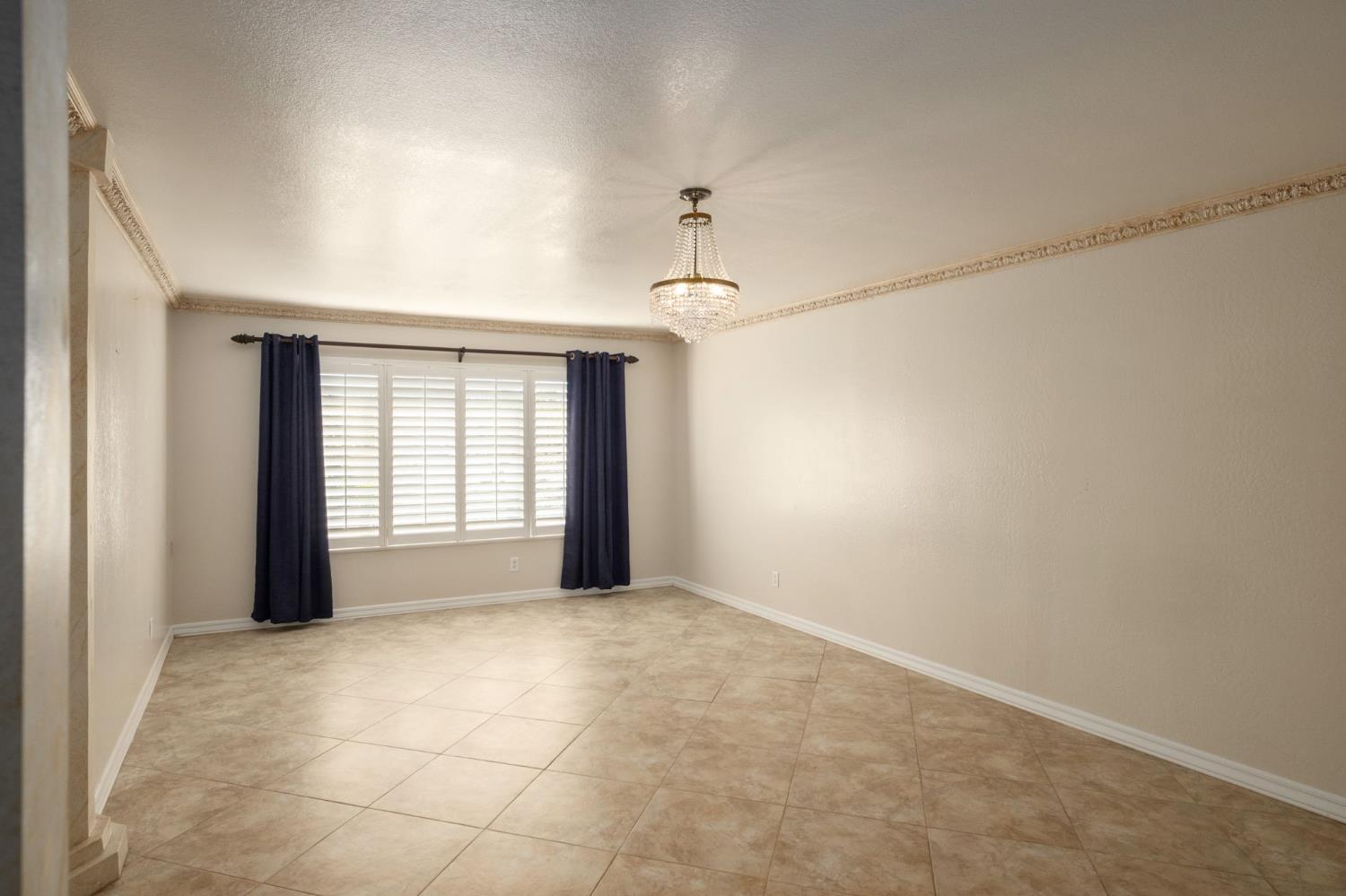 291 S Locan Ave, Fresno, CA 93737