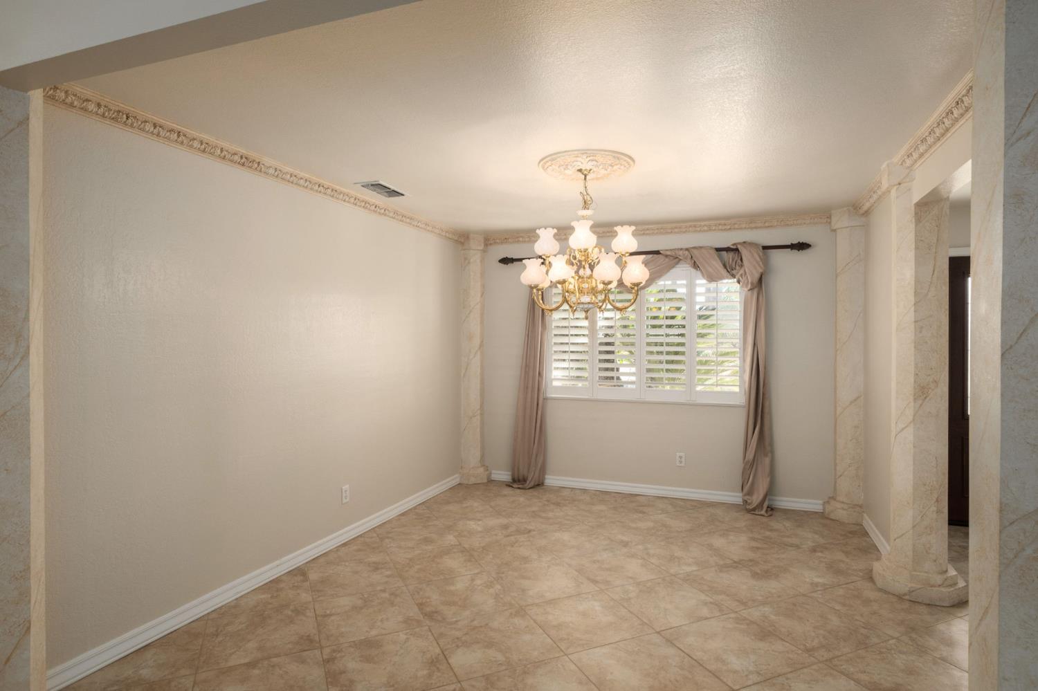 291 S Locan Ave, Fresno, CA 93737