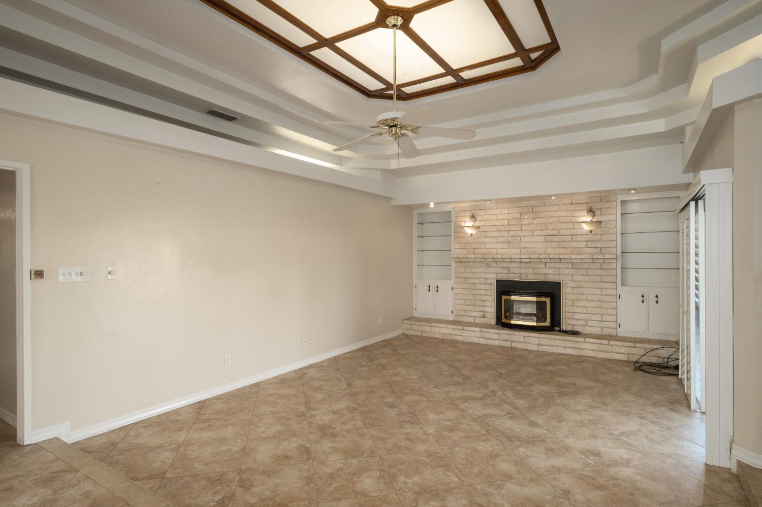291 S Locan Ave, Fresno, CA 93737