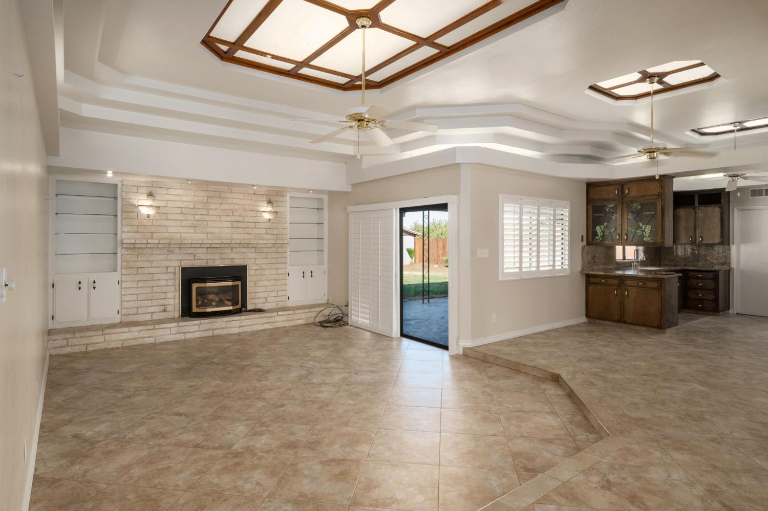 291 S Locan Ave, Fresno, CA 93737
