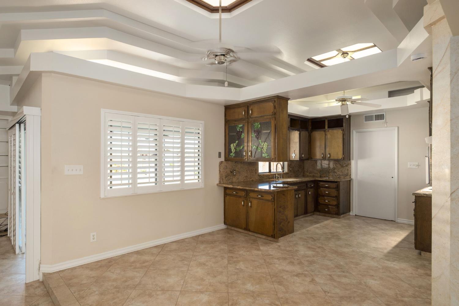 291 S Locan Ave, Fresno, CA 93737