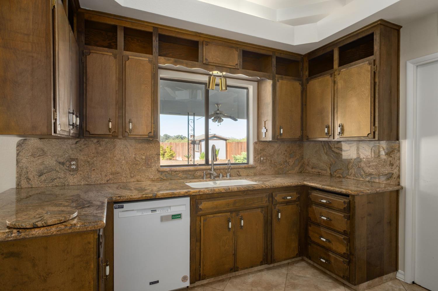 291 S Locan Ave, Fresno, CA 93737
