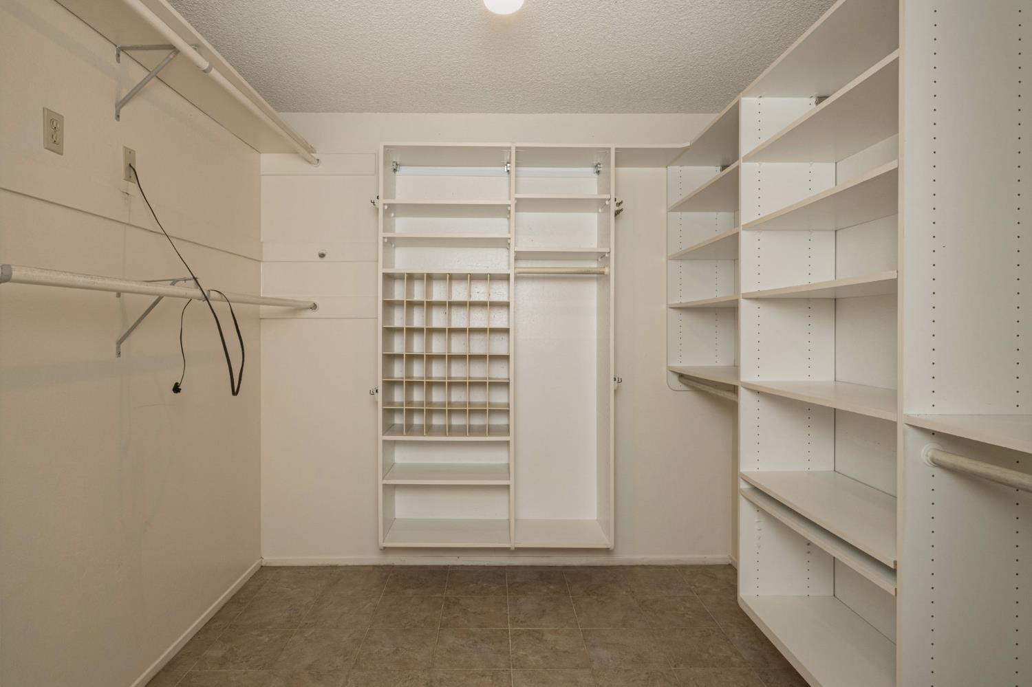 291 S Locan Ave, Fresno, CA 93737