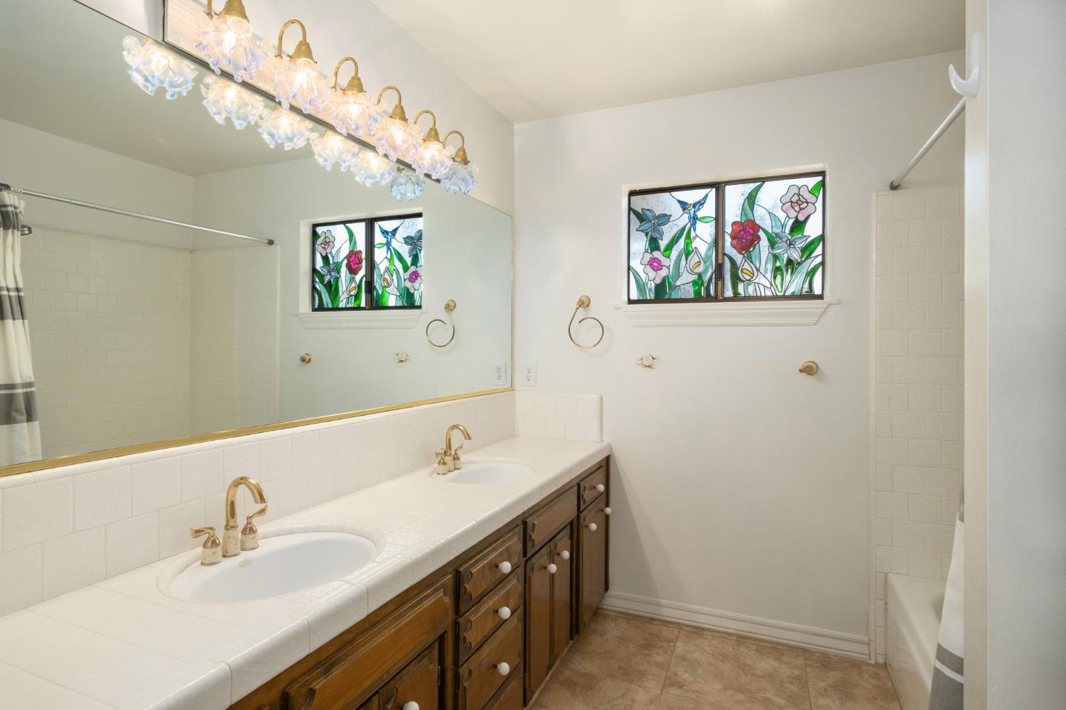 291 S Locan Ave, Fresno, CA 93737