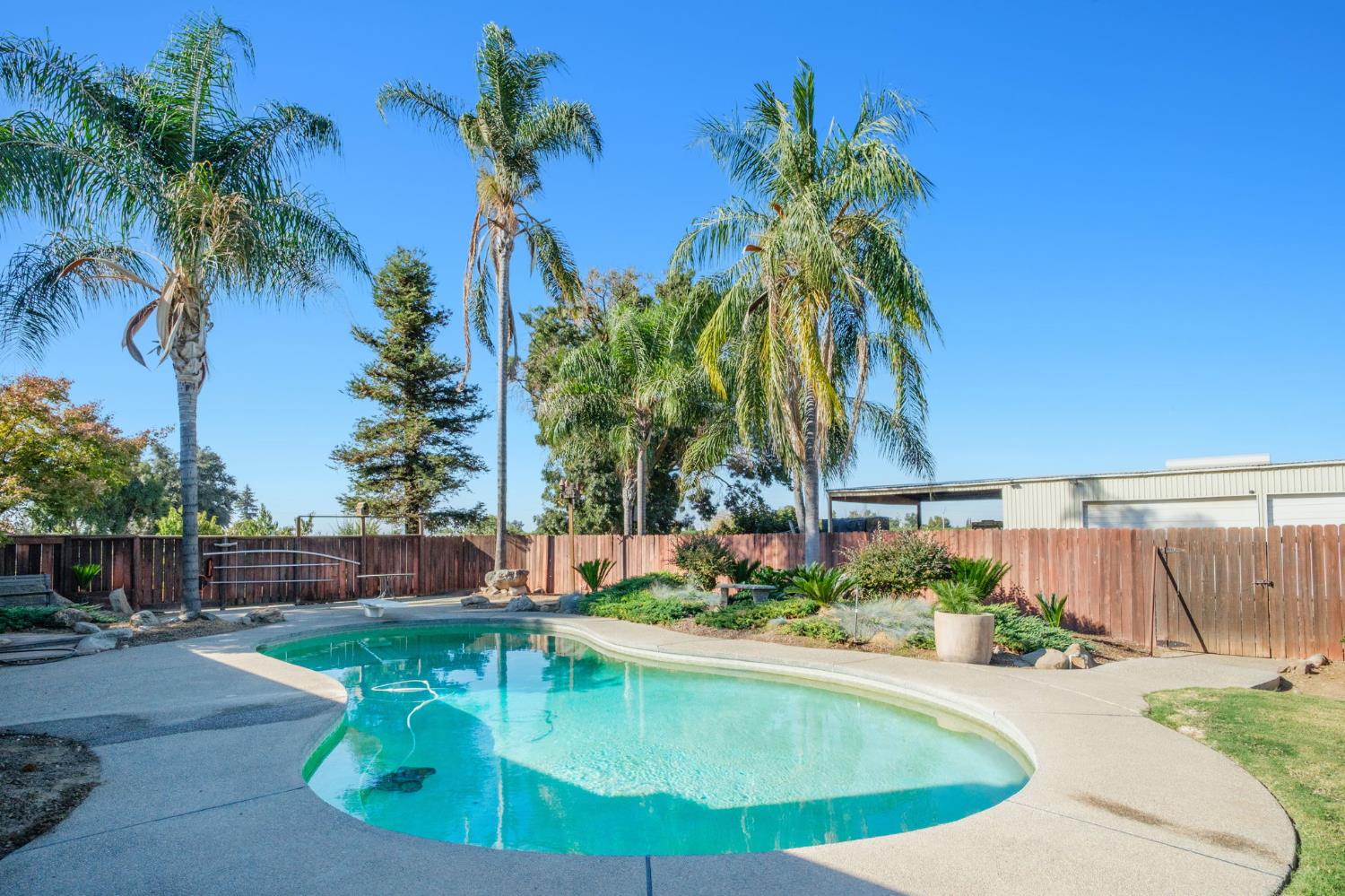 291 S Locan Ave, Fresno, CA 93737