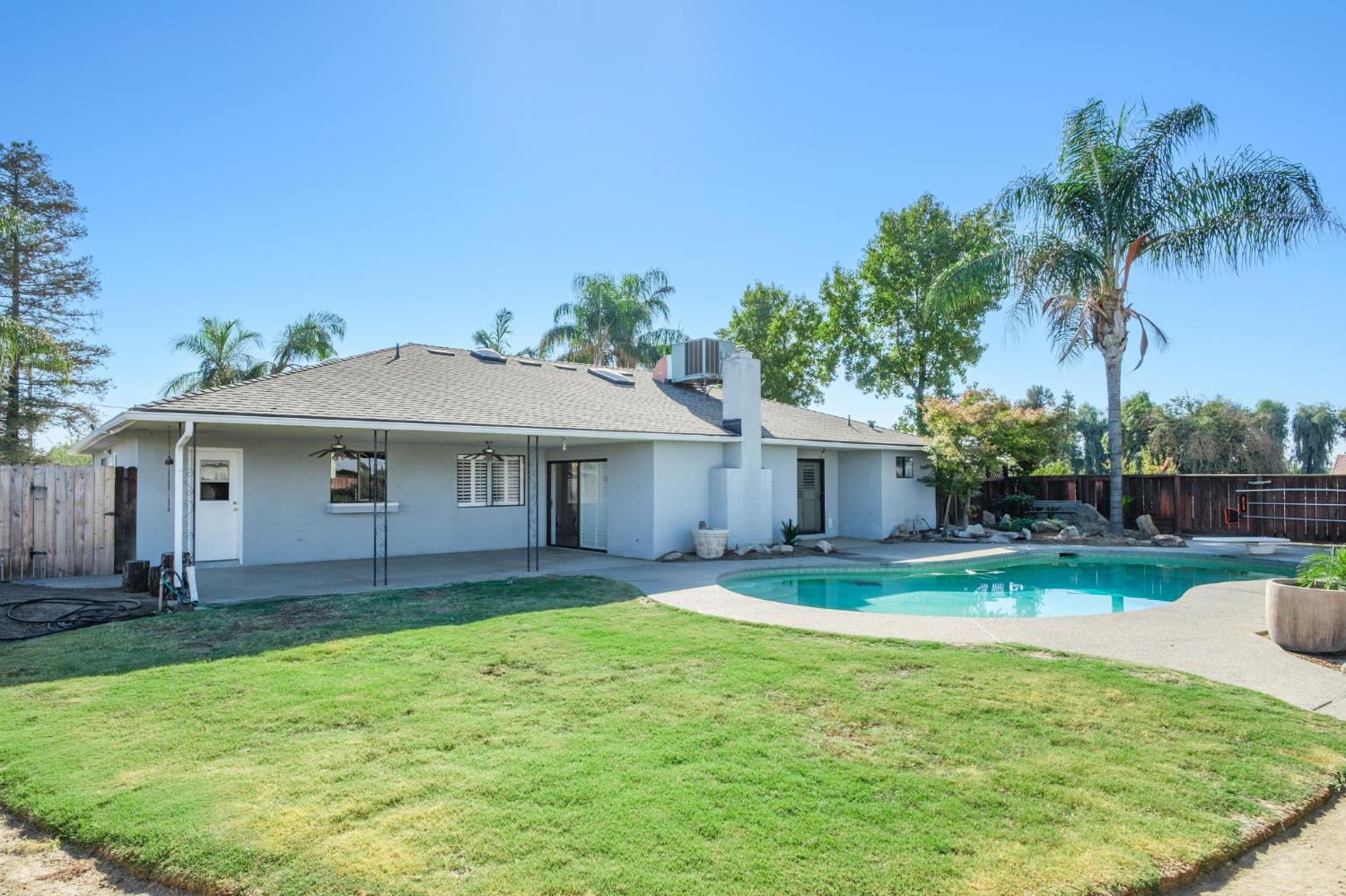 291 S Locan Ave, Fresno, CA 93737
