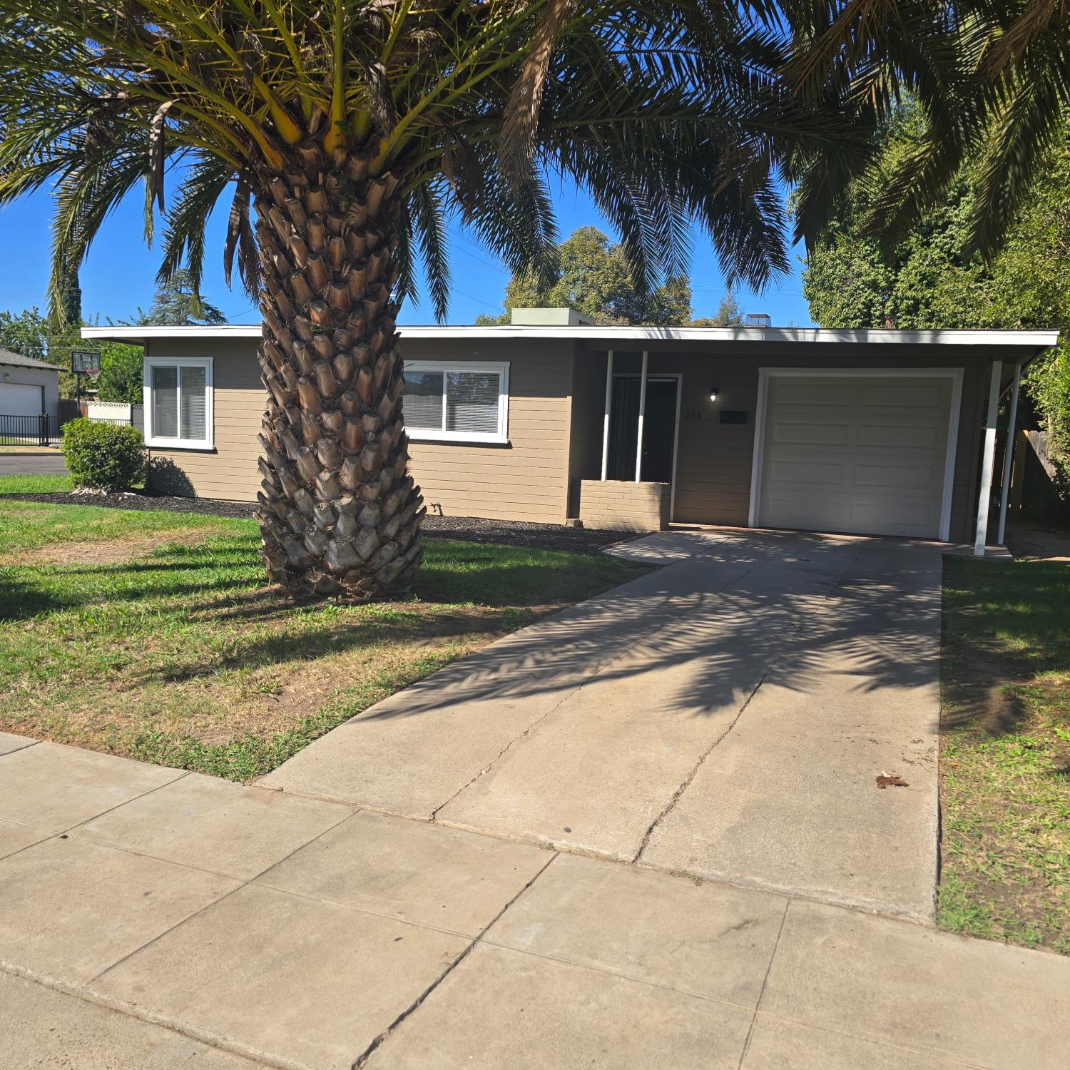 646 W Terrace Ave, Fresno, CA 93705