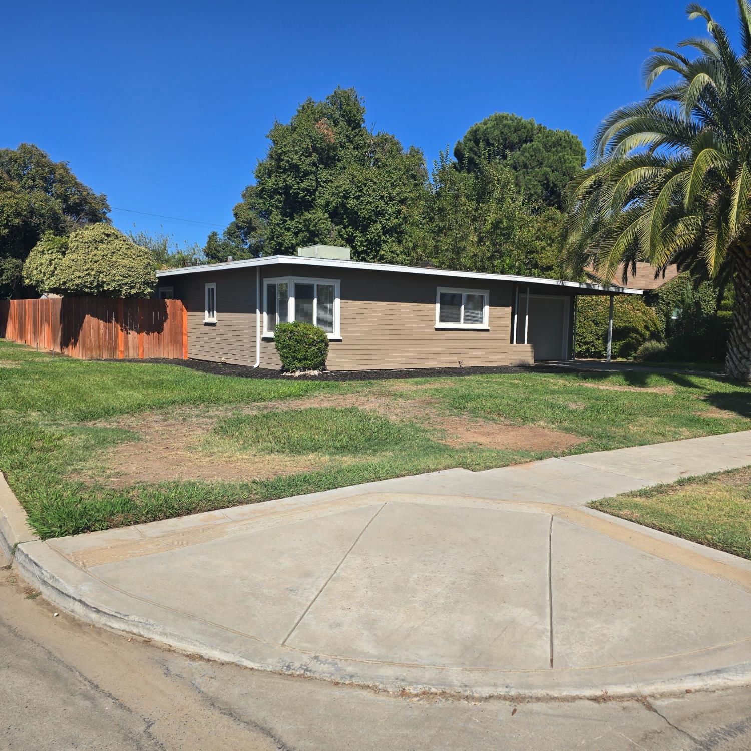 646 W Terrace Ave, Fresno, CA 93705