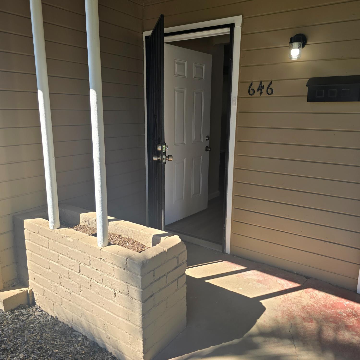 646 W Terrace Ave, Fresno, CA 93705