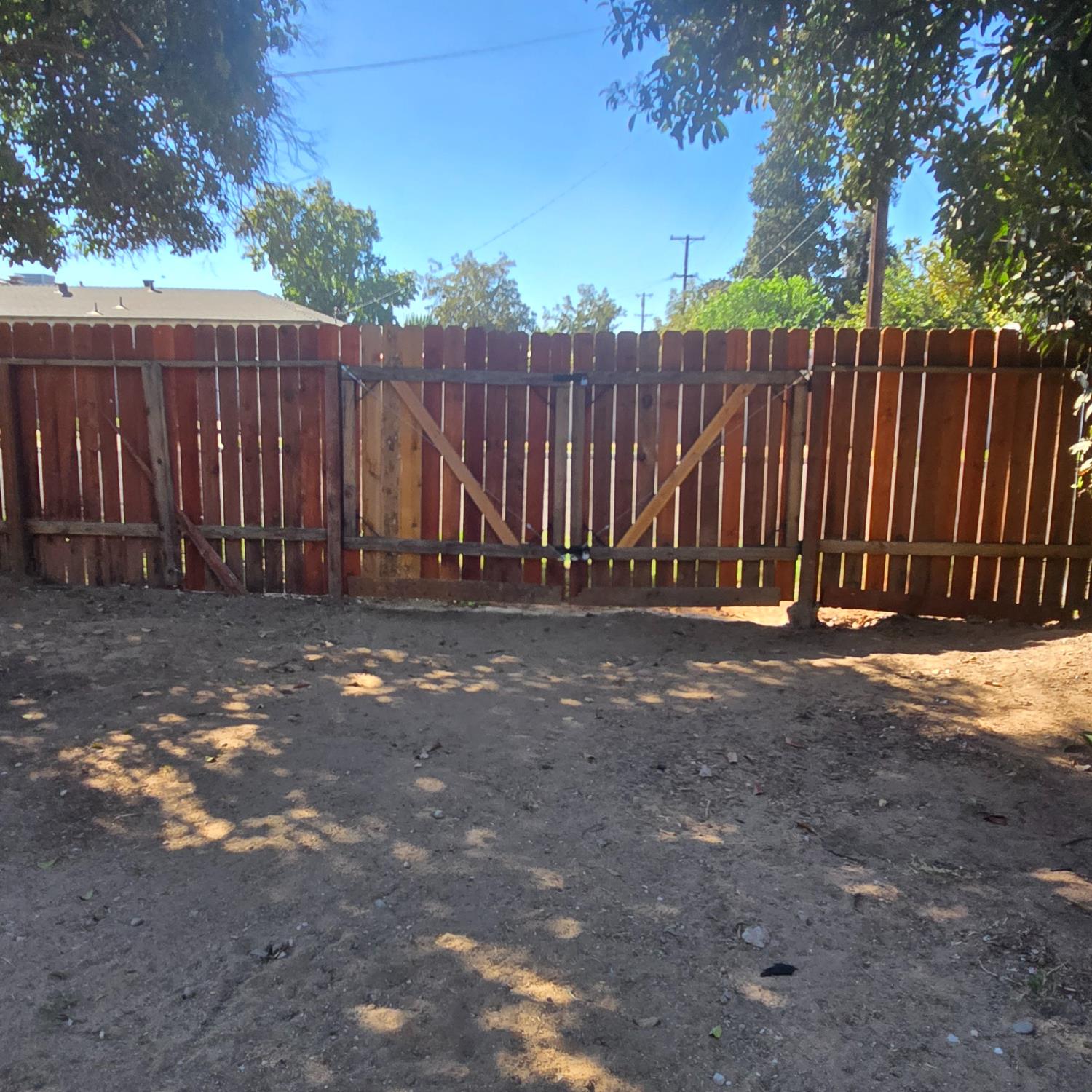 646 W Terrace Ave, Fresno, CA 93705