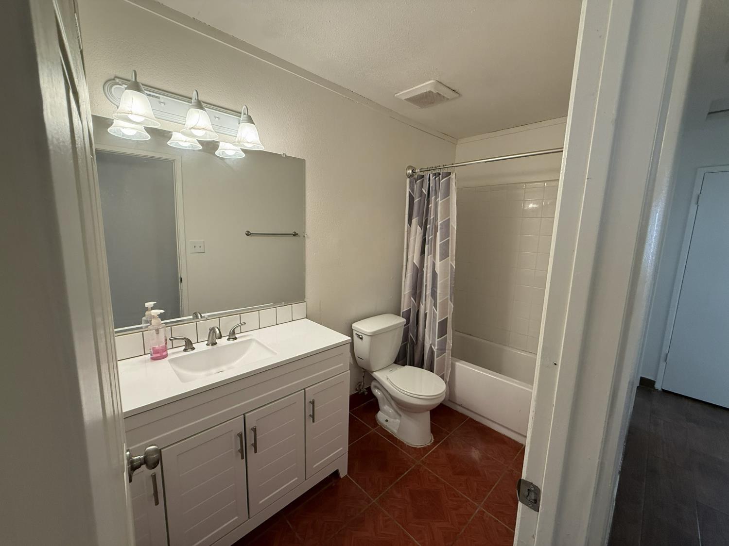 5035 E Belgravia Ave, Fresno, CA 93725