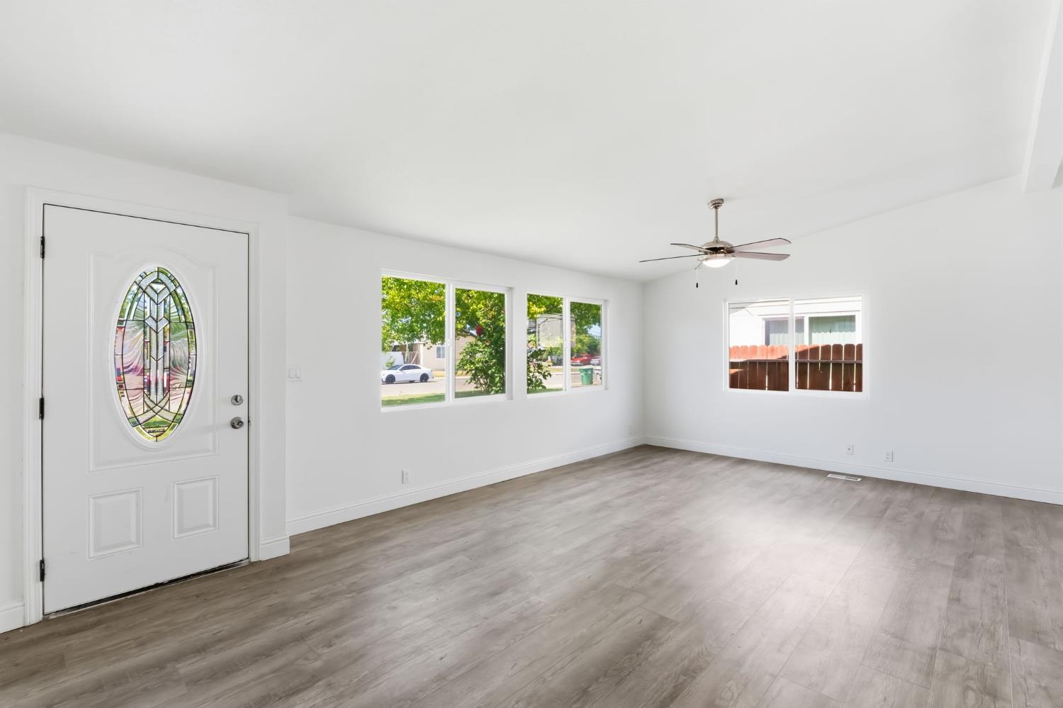 8420 4Th St, San Joaquin, CA 93660