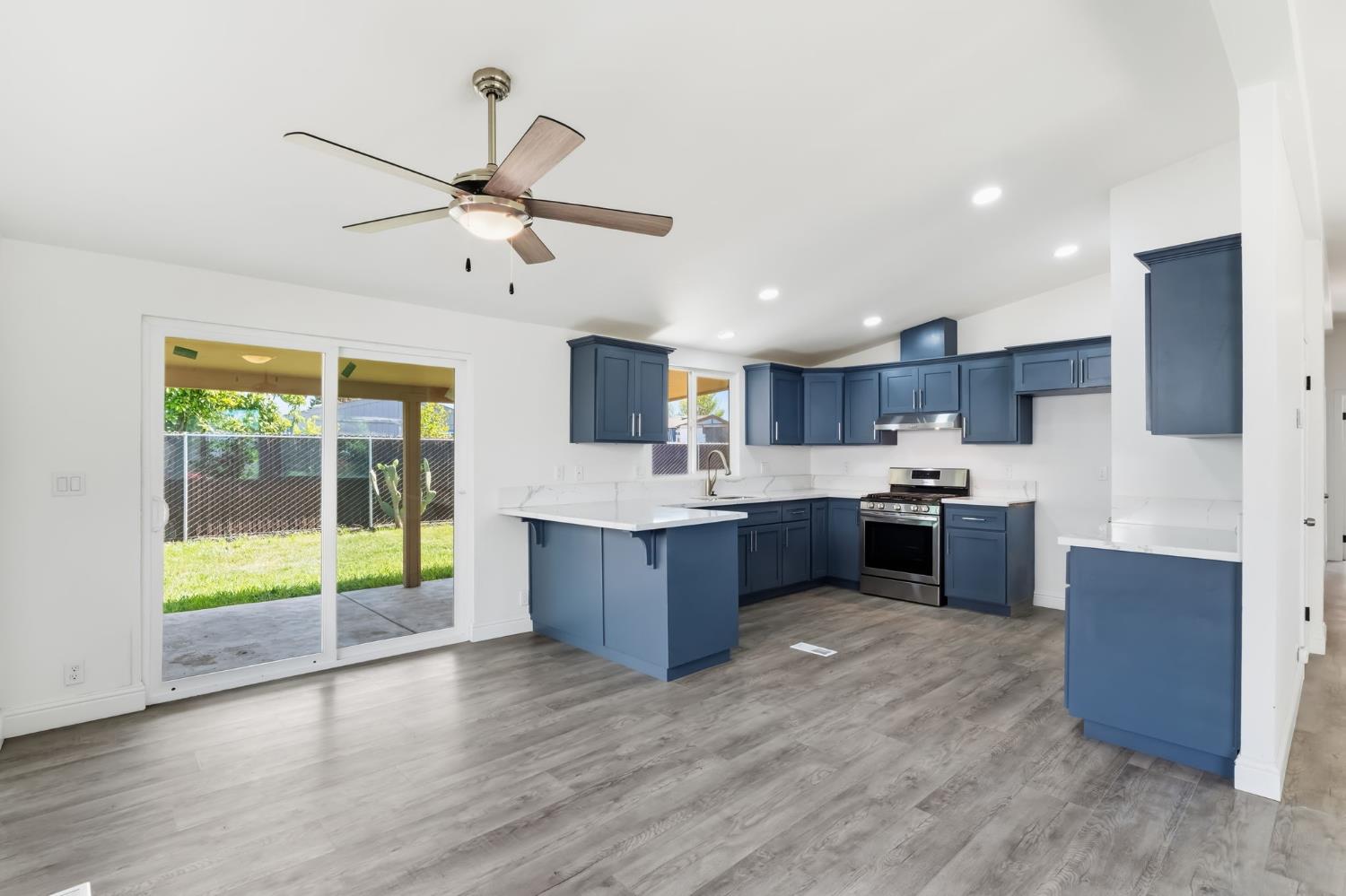 8420 4Th St, San Joaquin, CA 93660