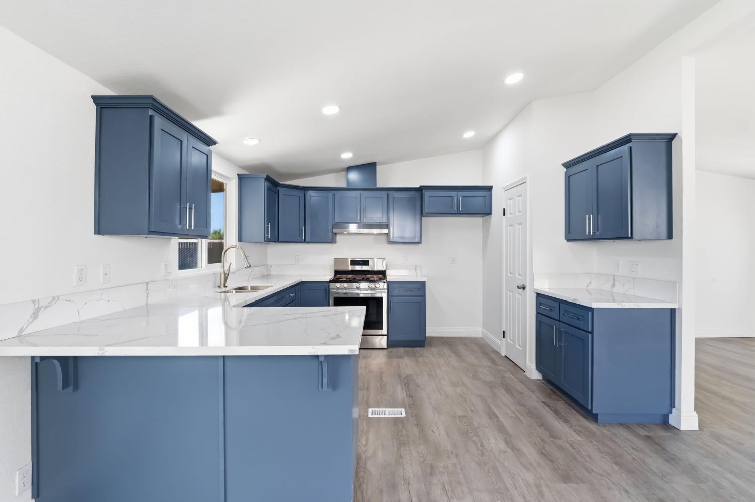 8420 4Th St, San Joaquin, CA 93660