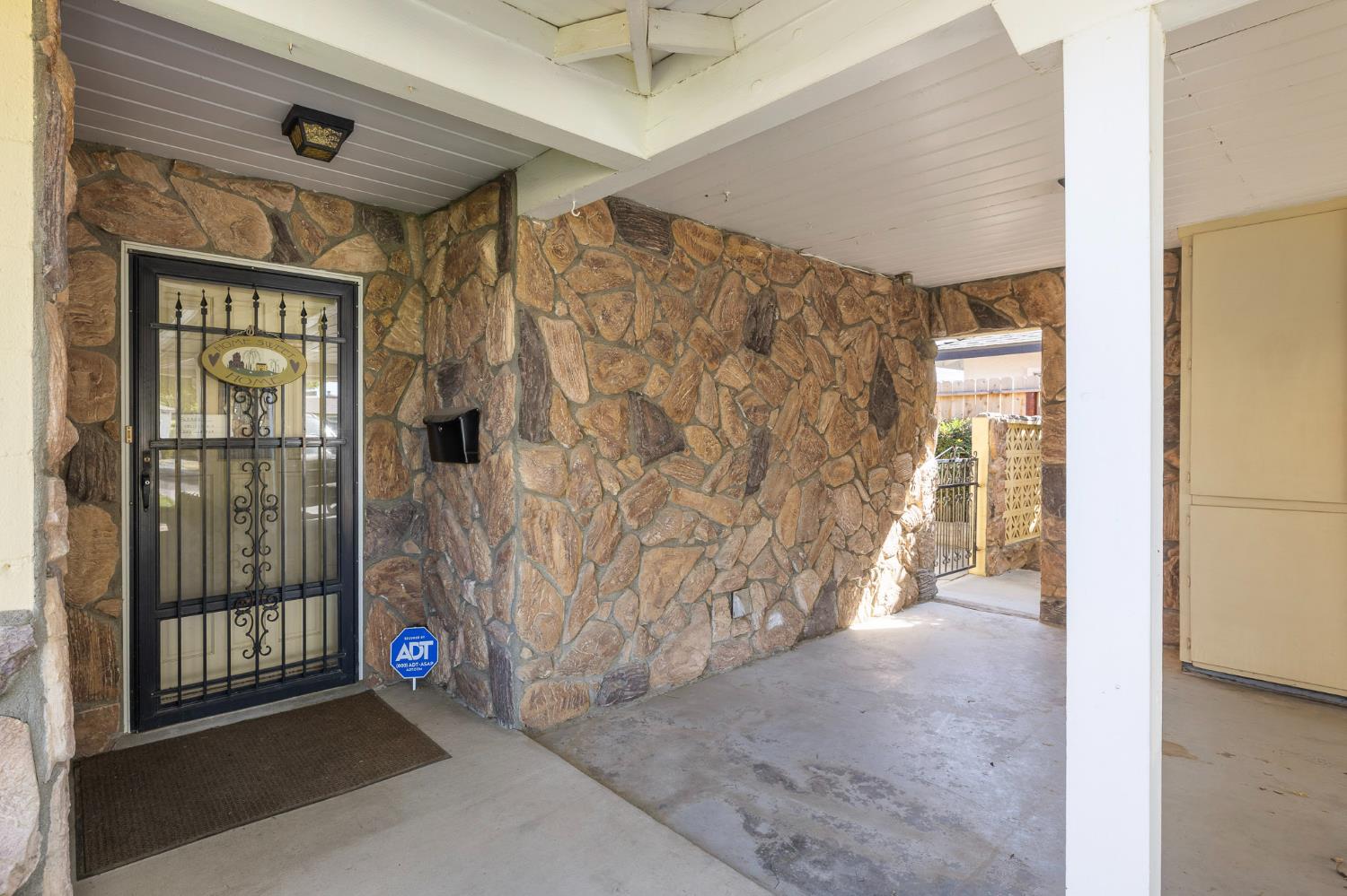 513 Willis Ave, Madera, CA 93637