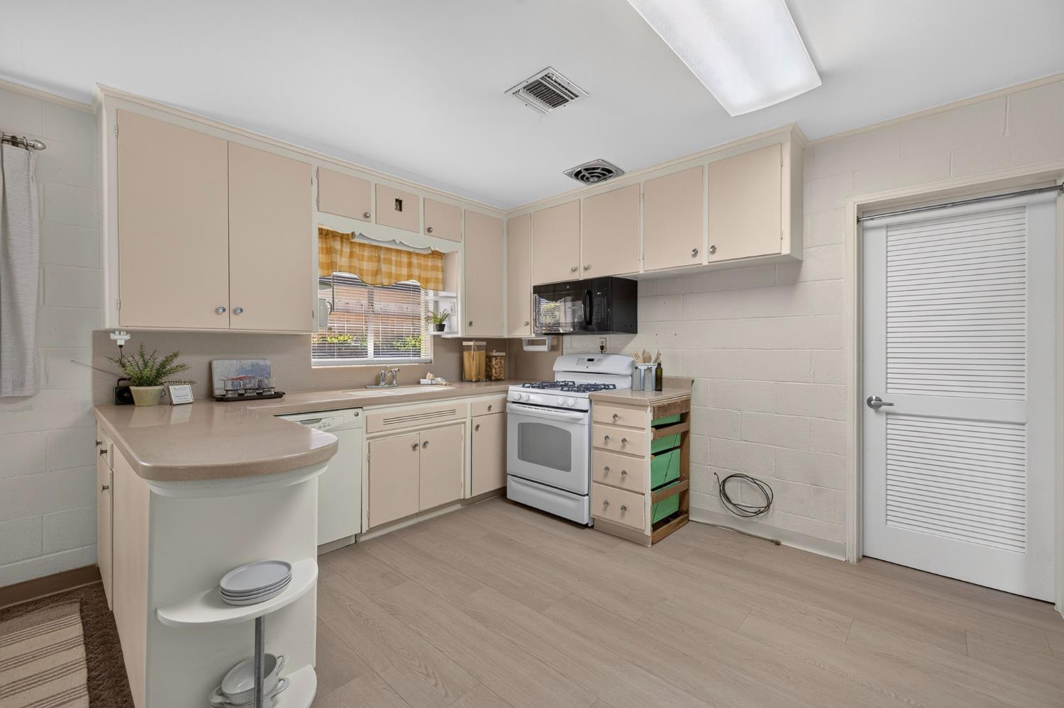 513 Willis Ave, Madera, CA 93637
