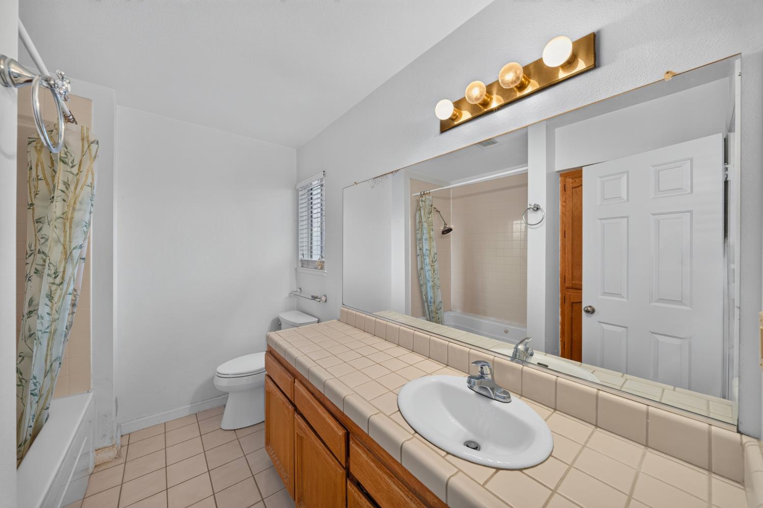 2036 Paul Ave, Clovis, CA 93611