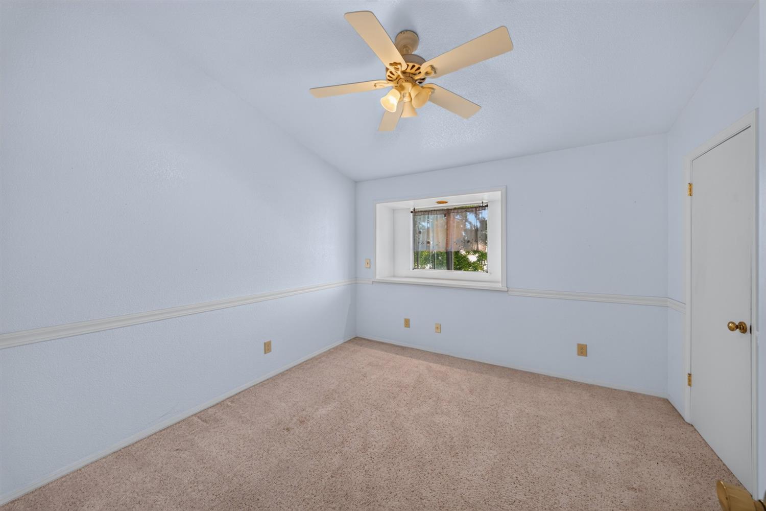2036 Paul Ave, Clovis, CA 93611