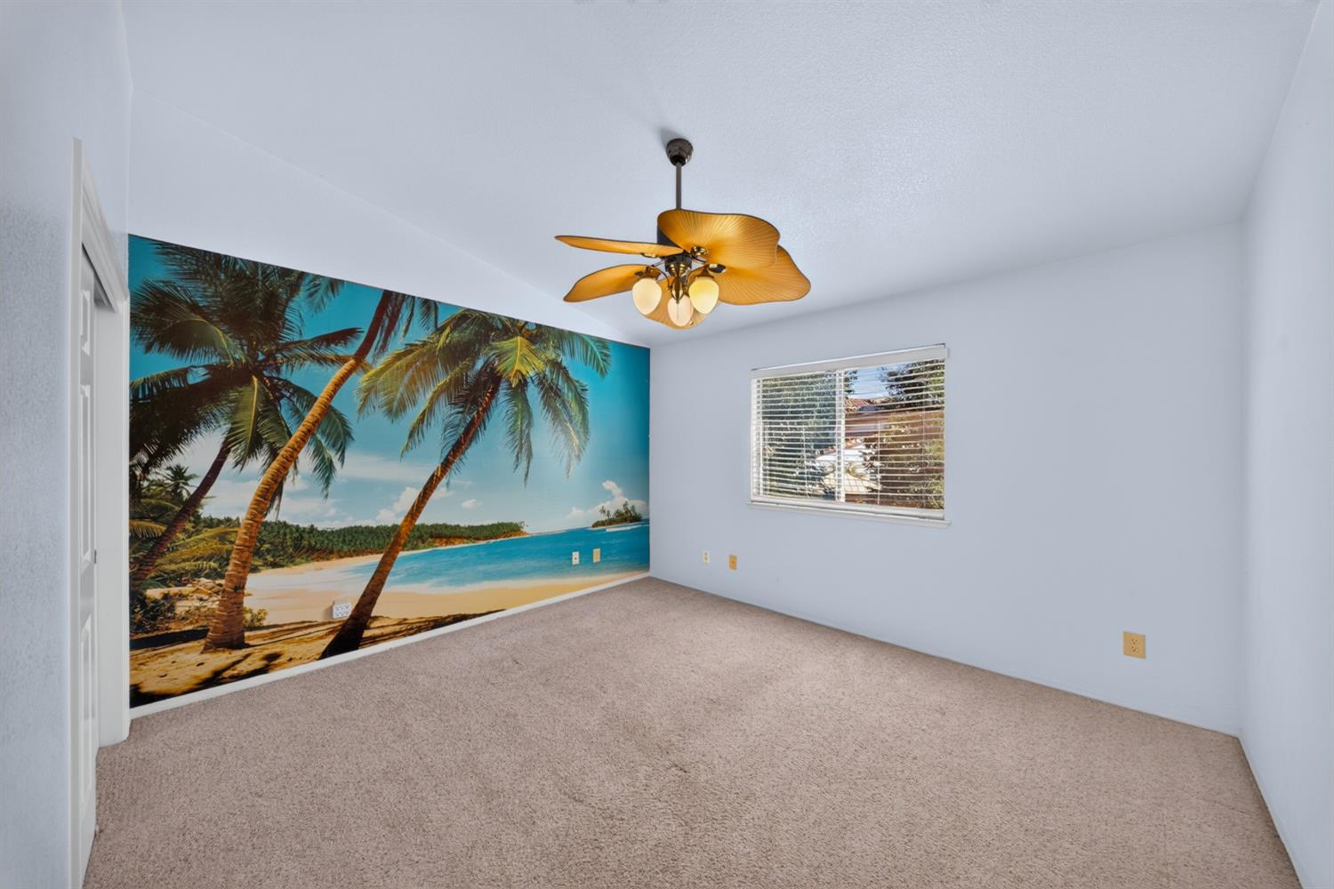2036 Paul Ave, Clovis, CA 93611