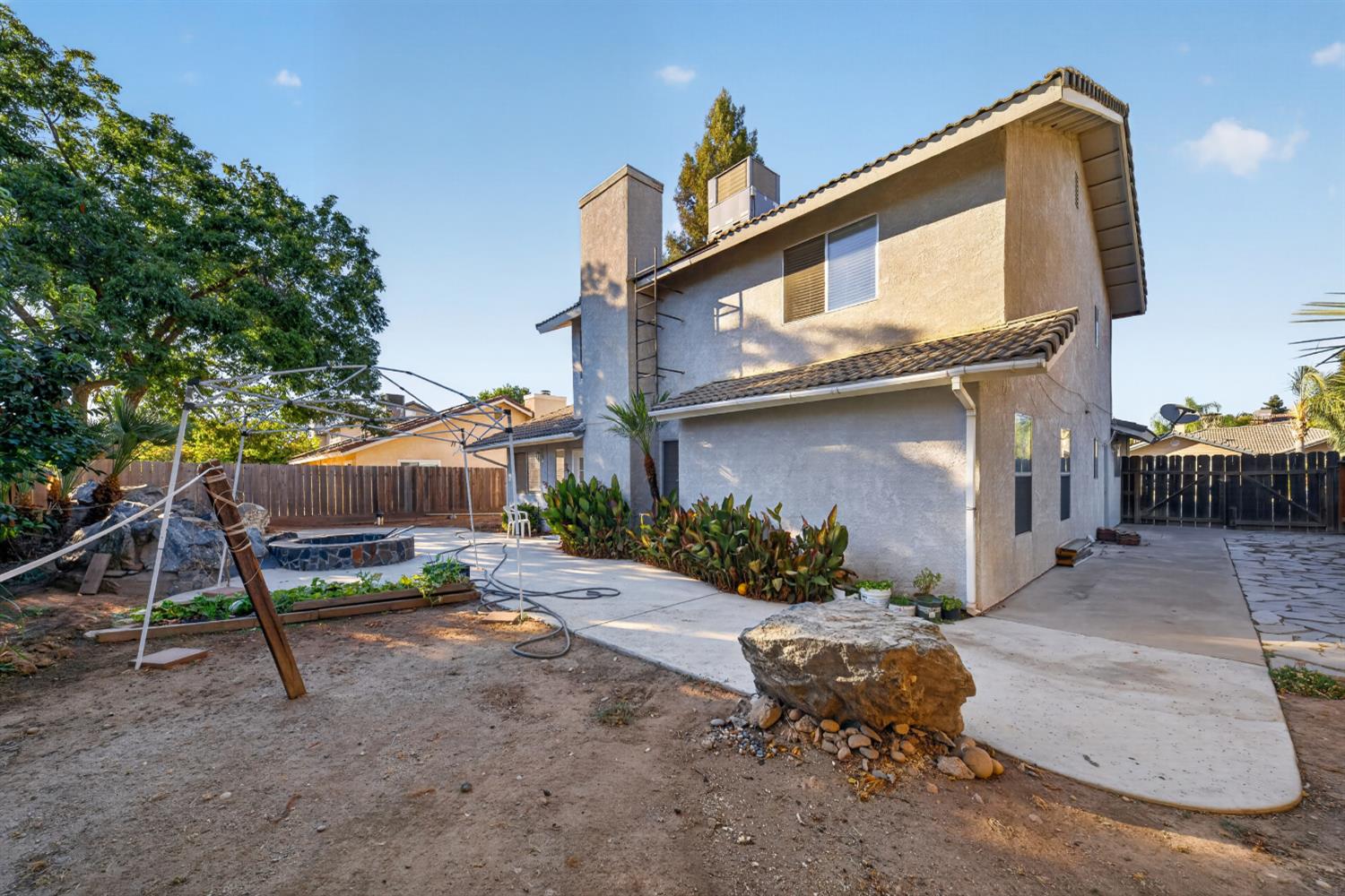 2036 Paul Ave, Clovis, CA 93611