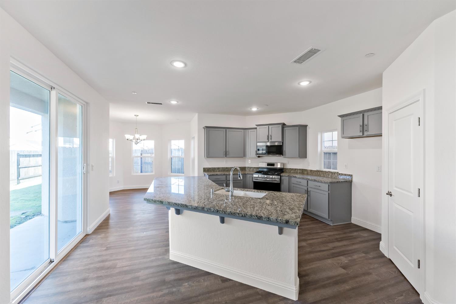4422 W Langden Dr, Fresno, CA 93722