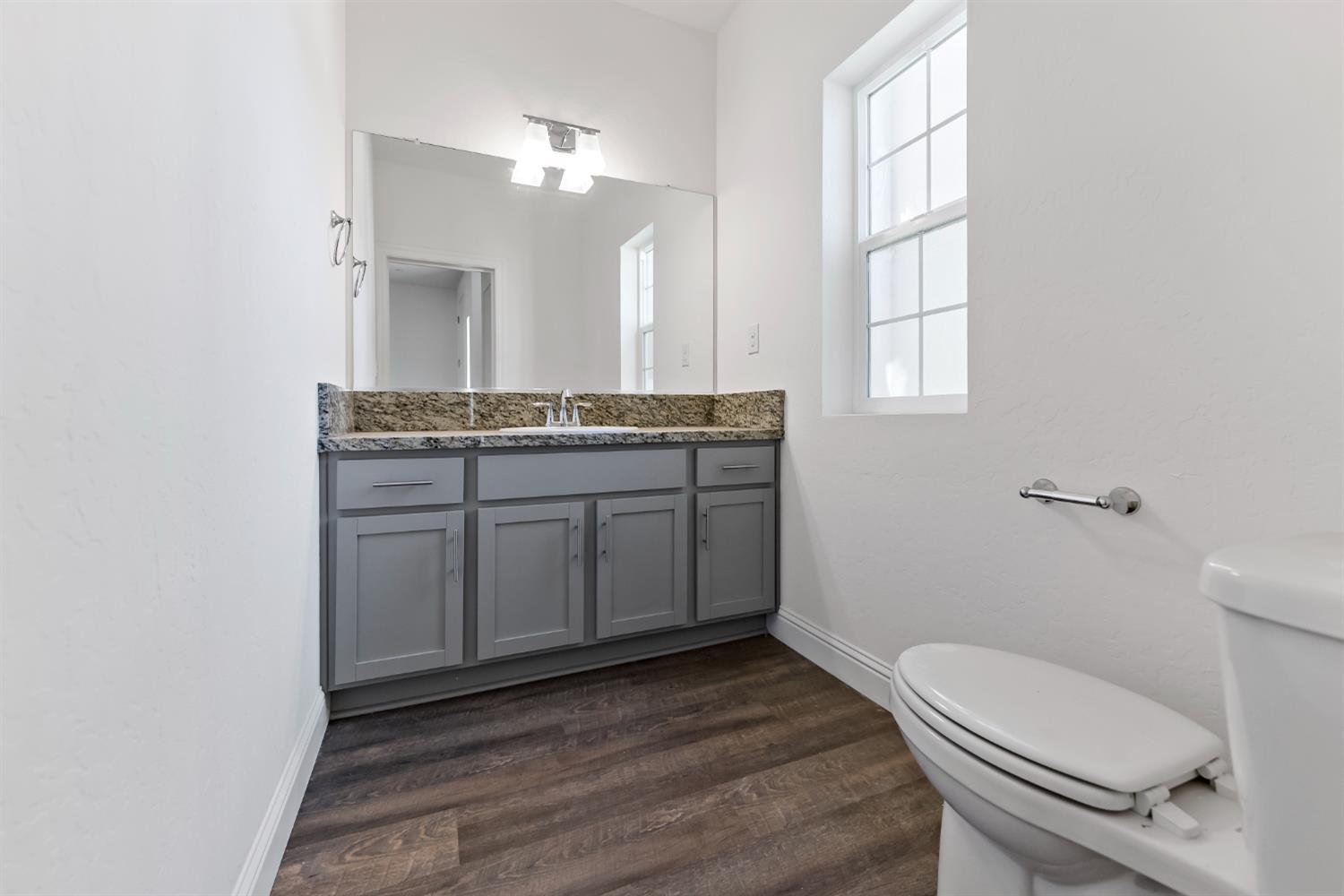 4422 W Langden Dr, Fresno, CA 93722