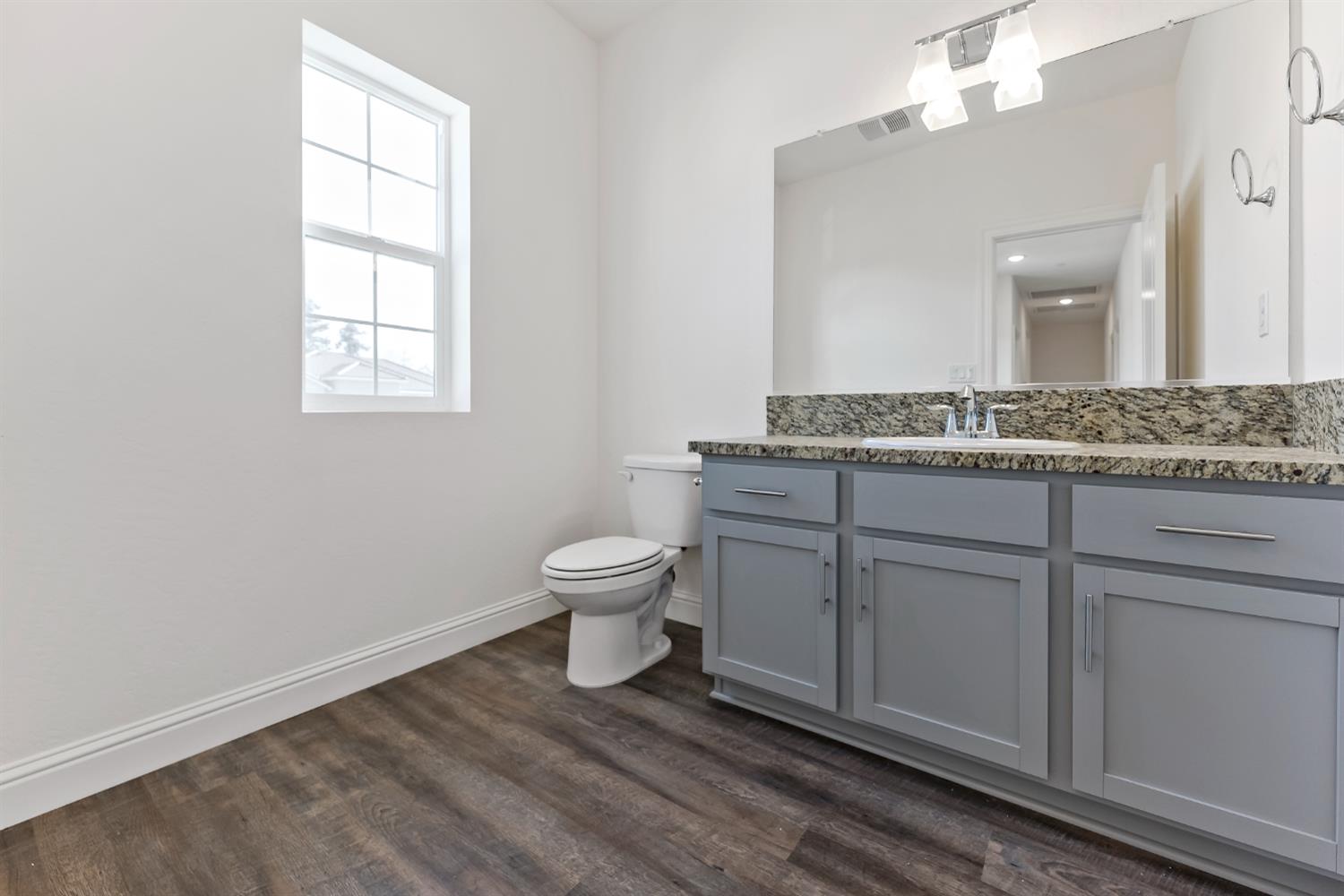 4422 W Langden Dr, Fresno, CA 93722