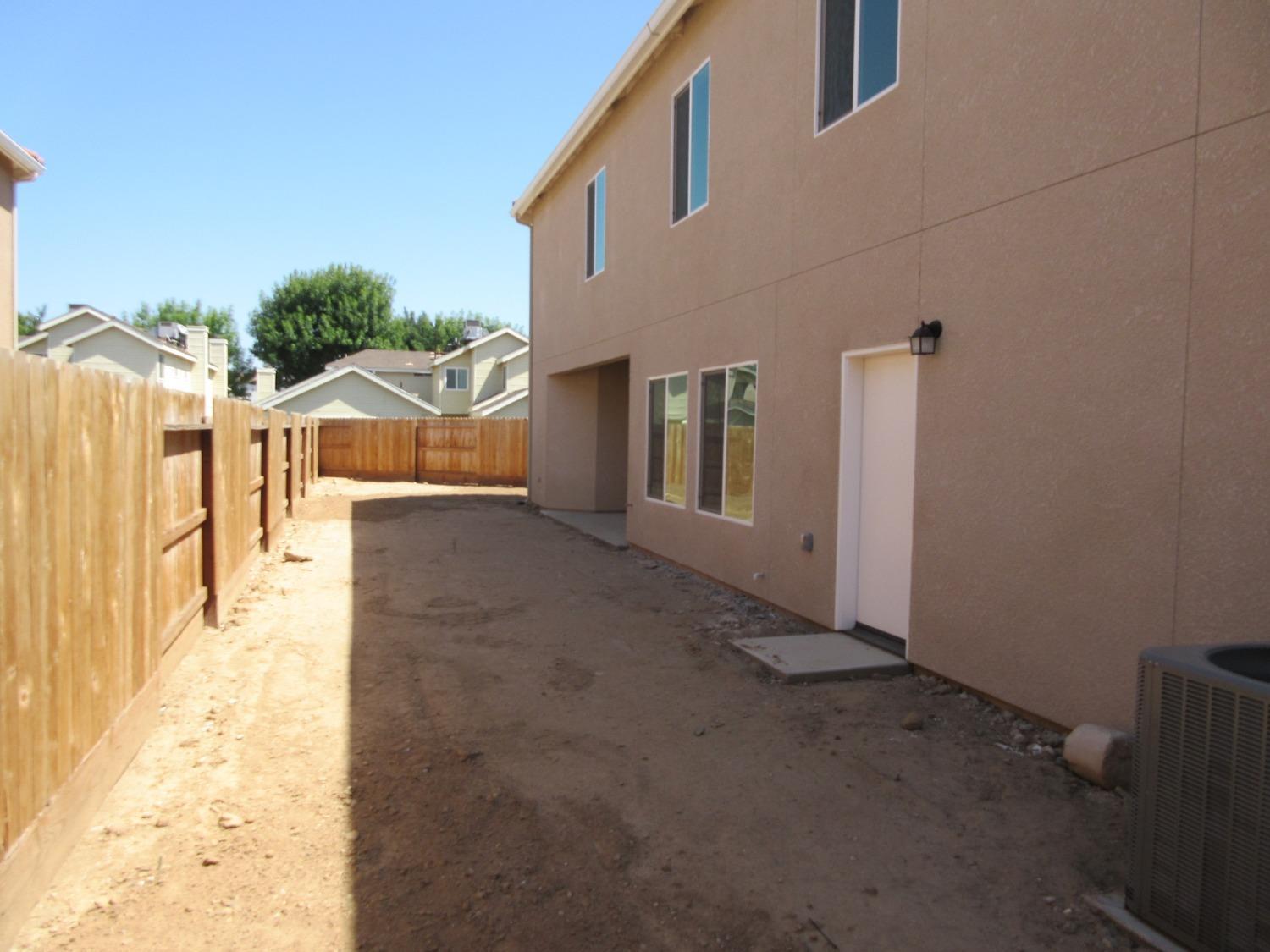 4422 W Langden Dr, Fresno, CA 93722