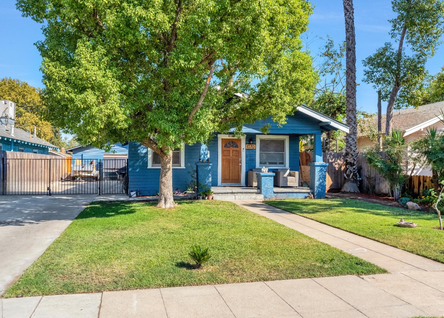 1370 N Farris Ave, Fresno, CA 93728