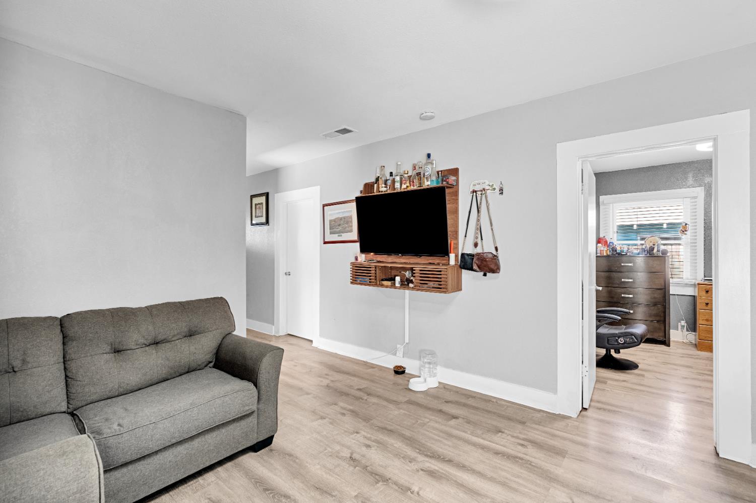1370 N Farris Ave, Fresno, CA 93728
