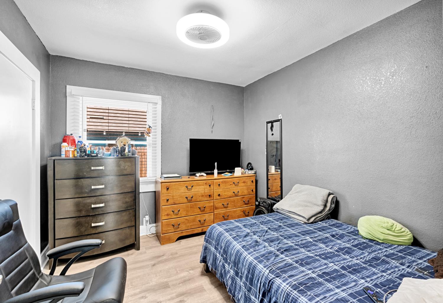 1370 N Farris Ave, Fresno, CA 93728