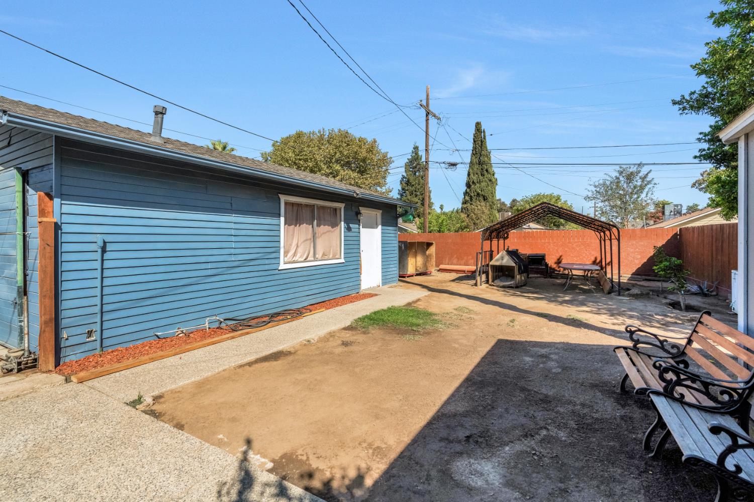 1370 N Farris Ave, Fresno, CA 93728