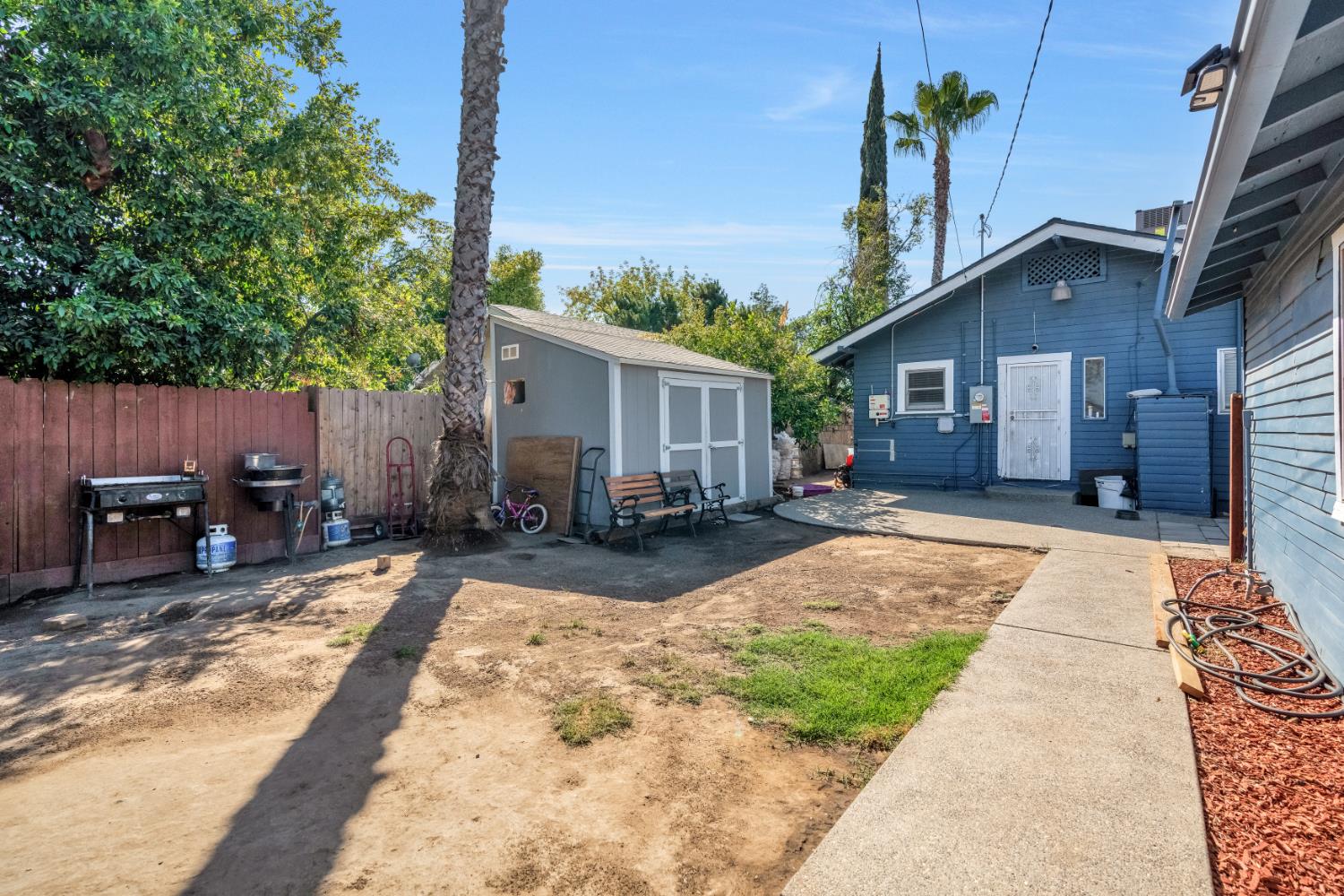 1370 N Farris Ave, Fresno, CA 93728