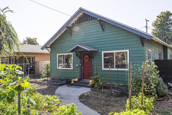 1301 N Roosevelt Ave E, Fresno, CA 93728