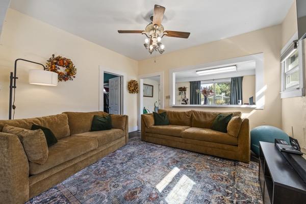 1301 N Roosevelt Ave E, Fresno, CA 93728