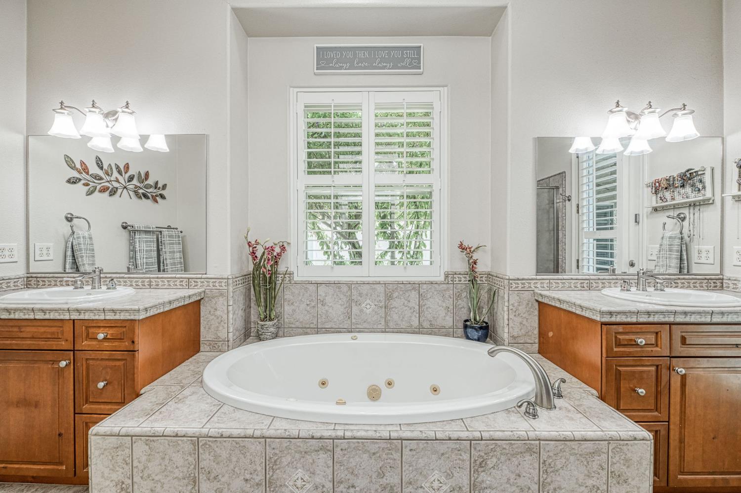 1089 Evergreen St, Selma, CA 93662